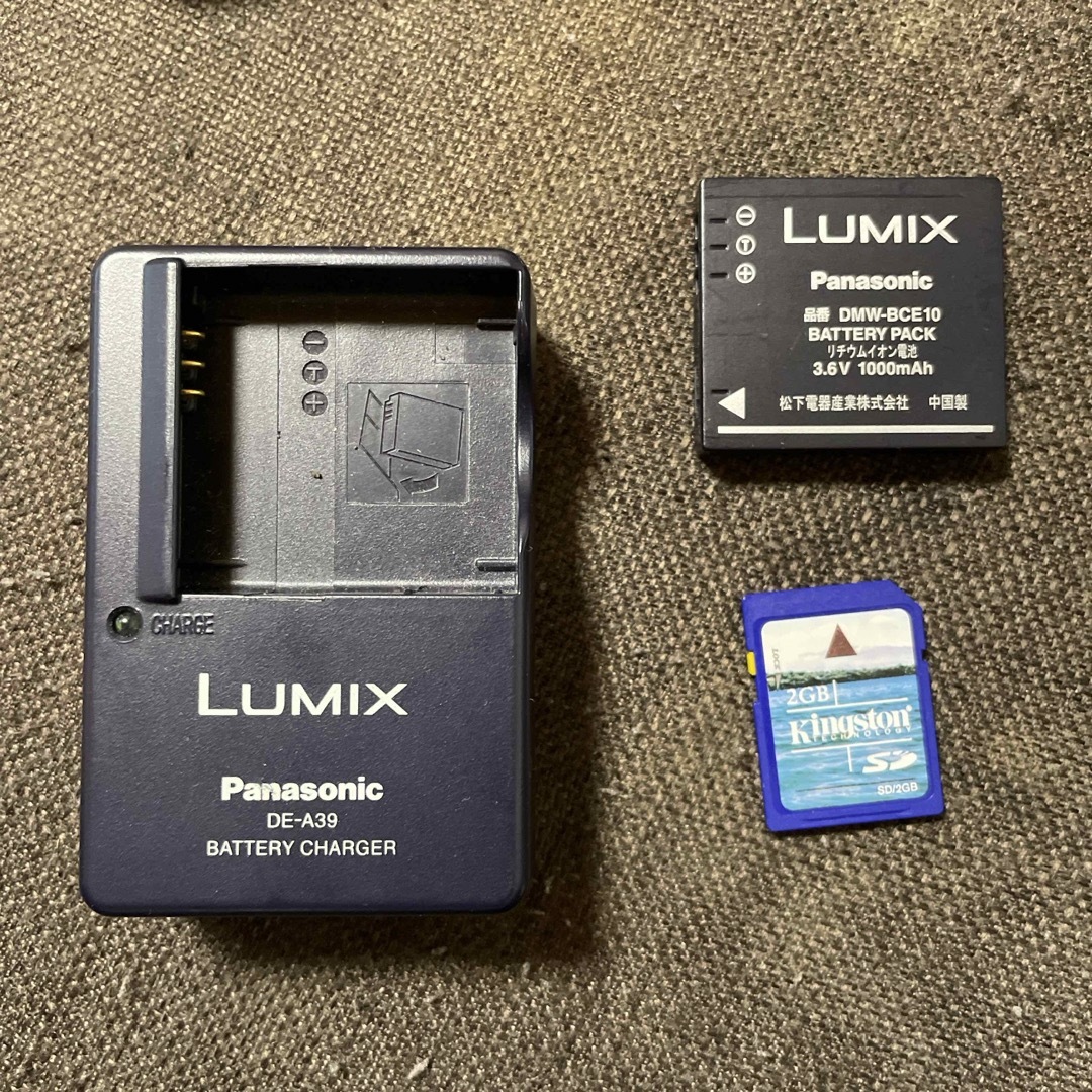 Panasonic(パナソニック)のPanasonic コンパクトデジタルカメラ LUMIX FX DMC-FX33 スマホ/家電/カメラのカメラ(コンパクトデジタルカメラ)の商品写真