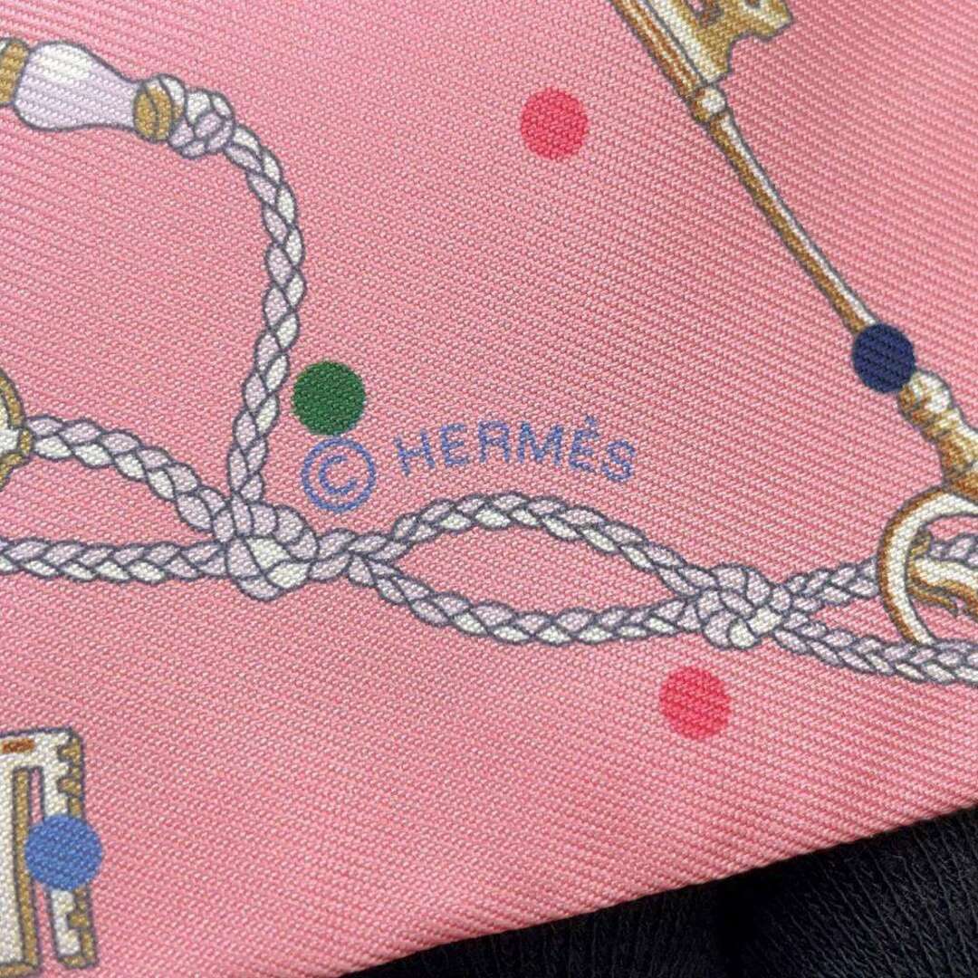 Hermes(エルメス)のエルメス スカーフ ツイリー レ・クレ・ア・ポア Les Cles a Pois HERMES シルクツイル 2022年春夏 レディースのファッション小物(バンダナ/スカーフ)の商品写真