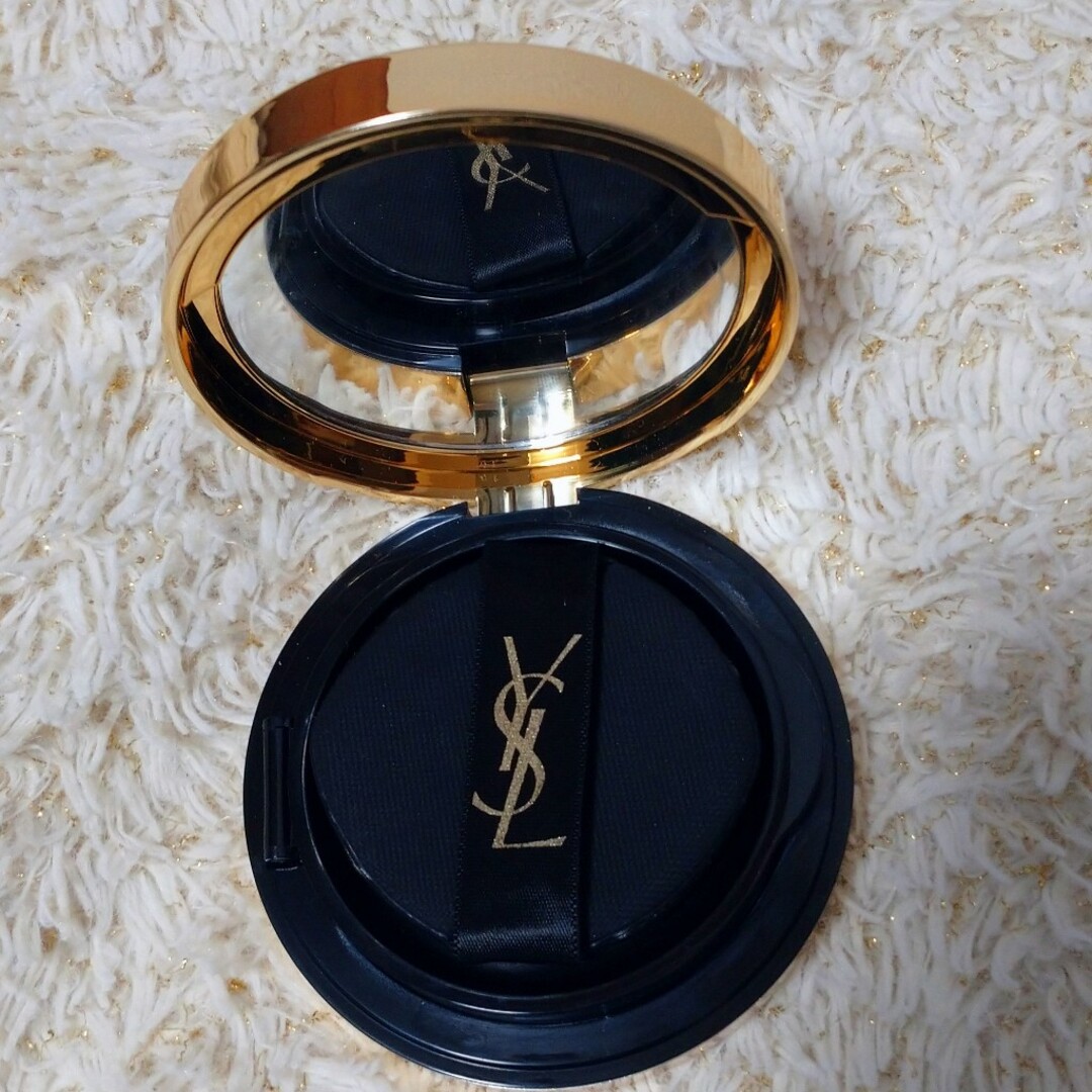 Yves Saint Laurent(イヴサンローラン)のサンローラン ラディアントタッチグロウパクトB20クッションファンデーション コスメ/美容のベースメイク/化粧品(ファンデーション)の商品写真