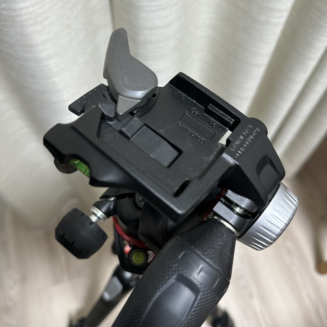 Manfrotto 190プロアルミニウム三脚4段 +RC2付3ウェイ雲台キット Manfrotto 190プロアルミニウム三脚4段 +RC2付3ウェイ雲台キット
