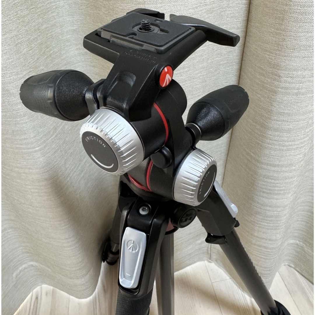 Manfrotto(マンフロット)のManfrotto 190プロアルミニウム三脚4段 +RC2付3ウェイ雲台キット スマホ/家電/カメラのカメラ(その他)の商品写真