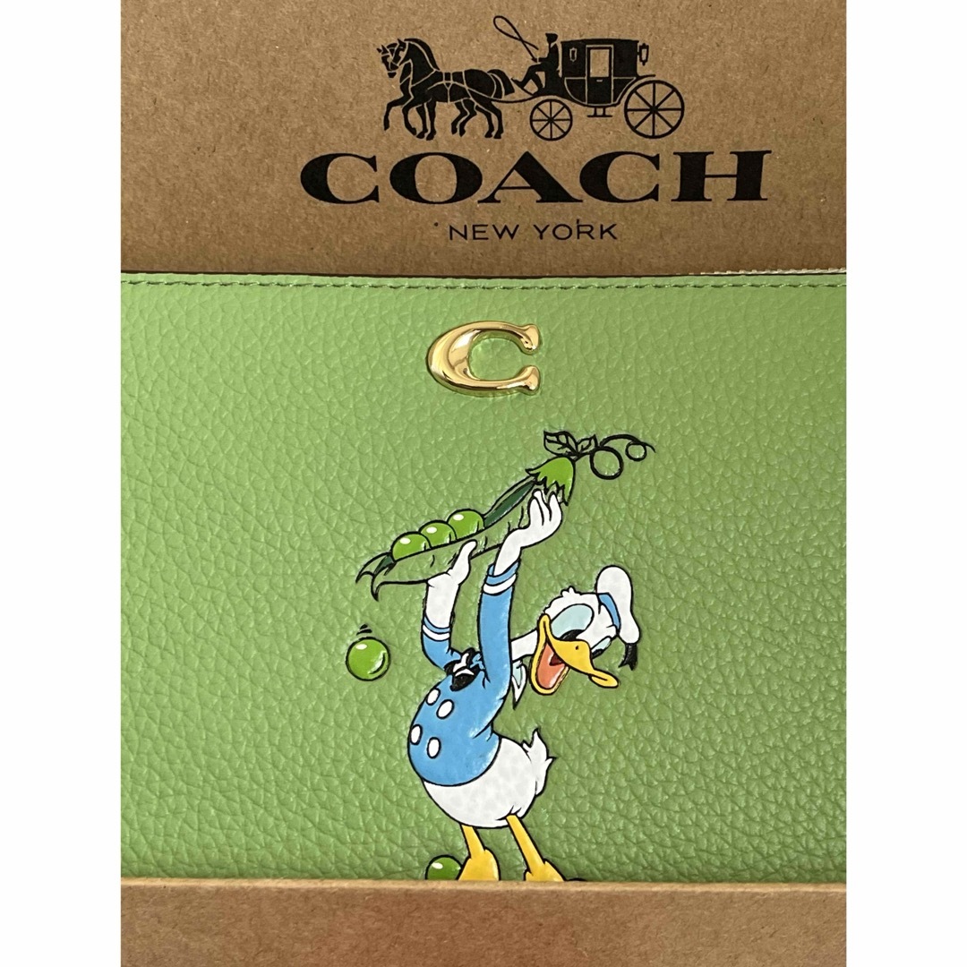 COACH(コーチ)のCOACH Disneyスモールリスレット レザーグリーンポーチ新品未使用品 レディースのバッグ(ハンドバッグ)の商品写真