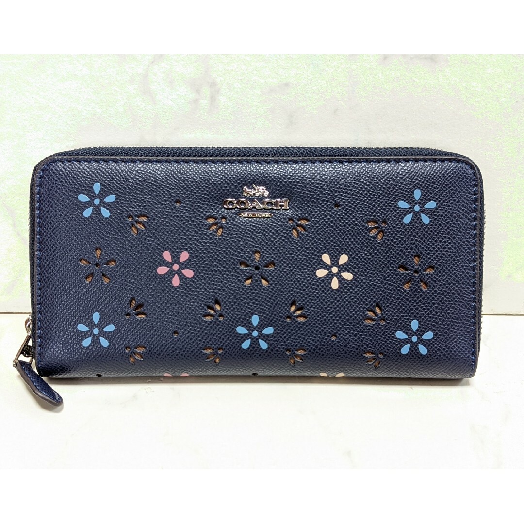 COACH(コーチ)のCOACH コーチ 長財布　ネイビー　花柄 レディースのファッション小物(財布)の商品写真