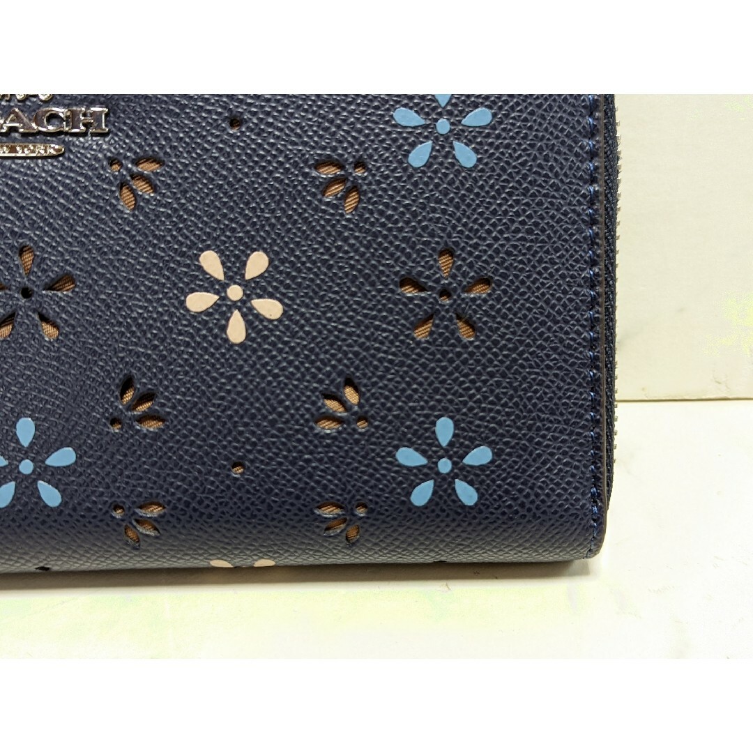 COACH(コーチ)のCOACH コーチ 長財布　ネイビー　花柄 レディースのファッション小物(財布)の商品写真