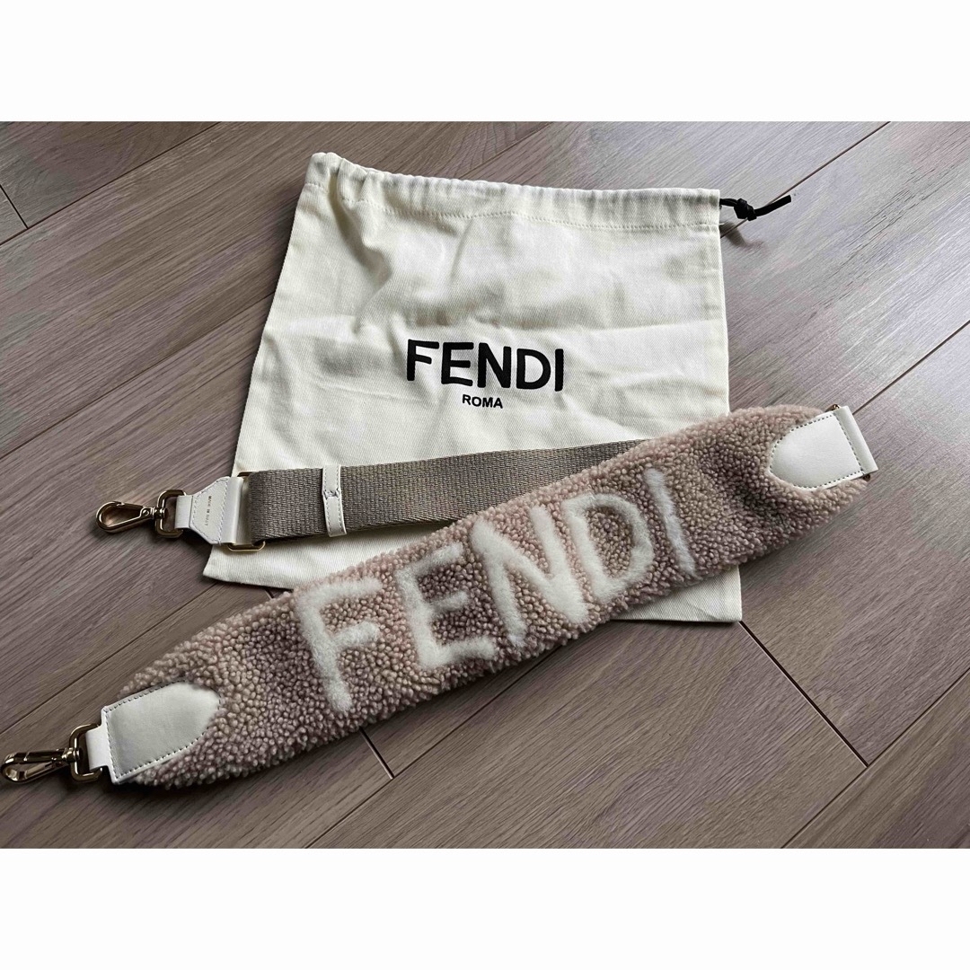 FENDI(フェンディ)のFENDI ストラップユー　ピンクシープスキンショルダーストラップ レディースのバッグ(その他)の商品写真