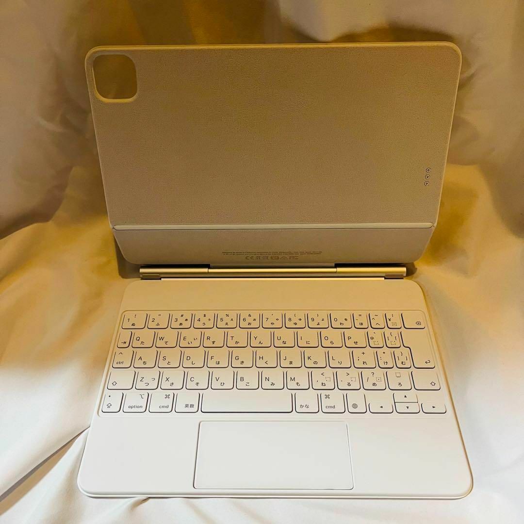 Apple(アップル)のMagic Keyboard iPad 11 　ホワイト　マジックキーボード スマホ/家電/カメラのPC/タブレット(PC周辺機器)の商品写真