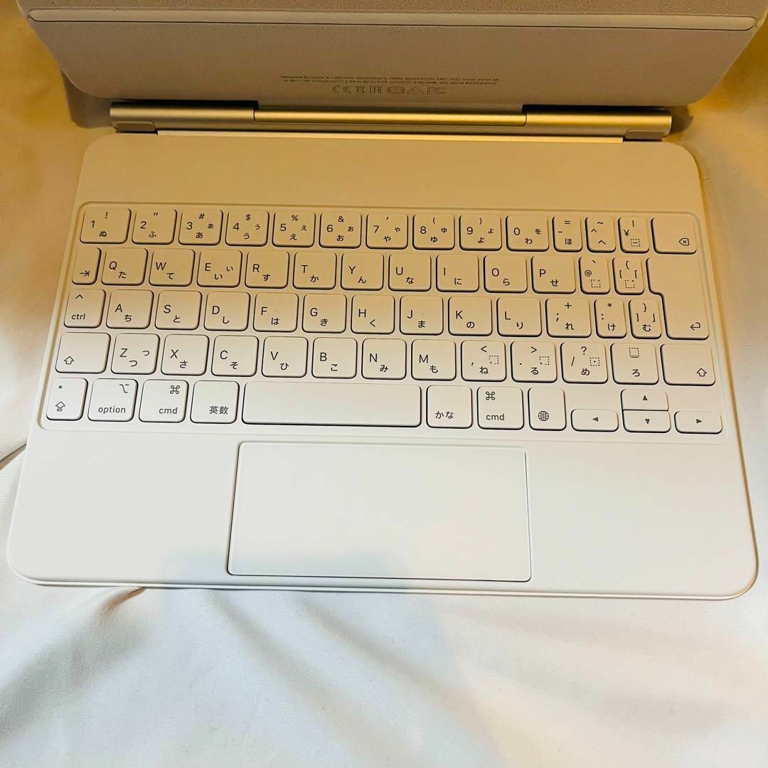 Apple(アップル)のMagic Keyboard iPad 11 　ホワイト　マジックキーボード スマホ/家電/カメラのPC/タブレット(PC周辺機器)の商品写真