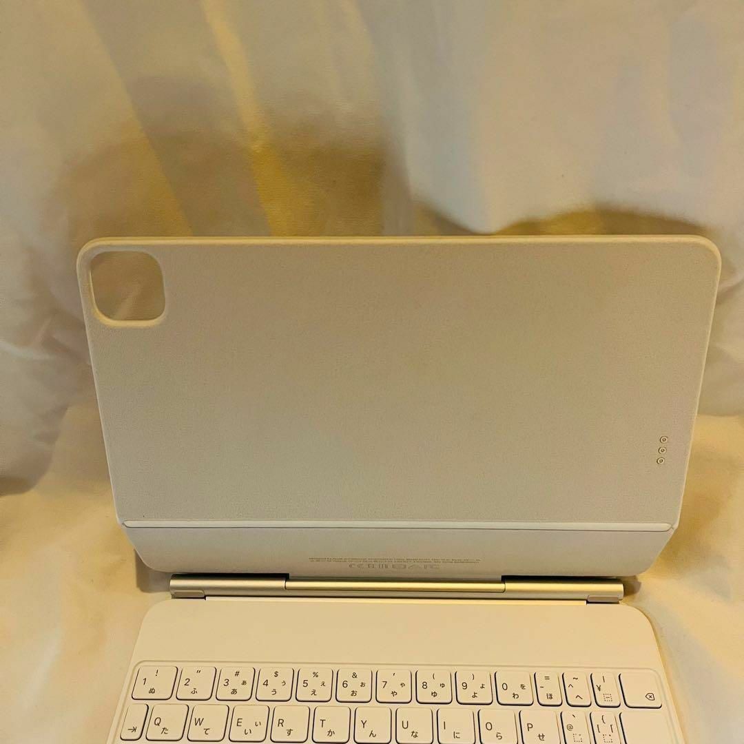 Apple(アップル)のMagic Keyboard iPad 11 　ホワイト　マジックキーボード スマホ/家電/カメラのPC/タブレット(PC周辺機器)の商品写真