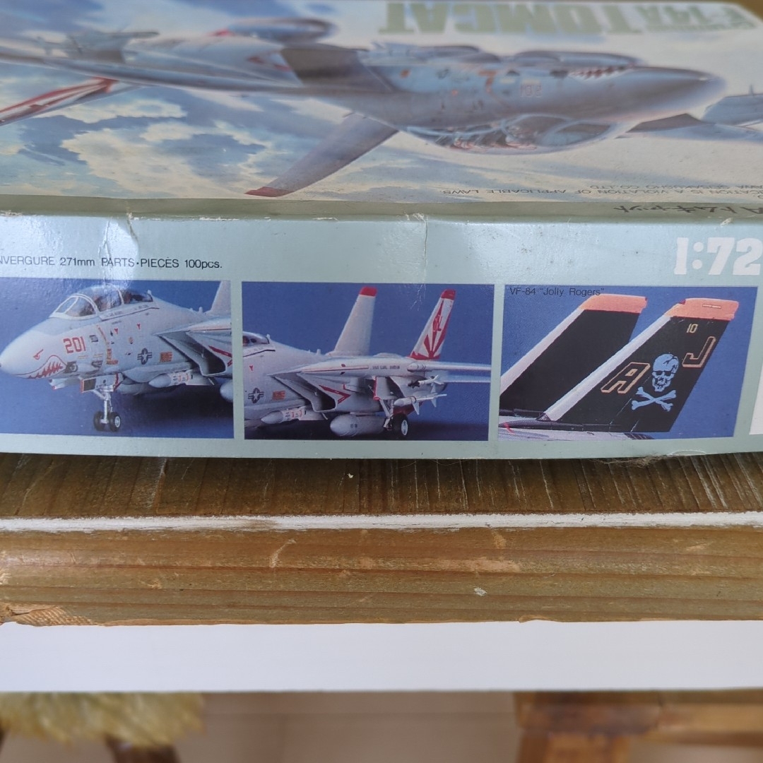 はせがわ(ハセガワ)のプラモデル　ハセガワ  アメリカ海軍 F-14A トムキャット ブラン エンタメ/ホビーのおもちゃ/ぬいぐるみ(模型/プラモデル)の商品写真