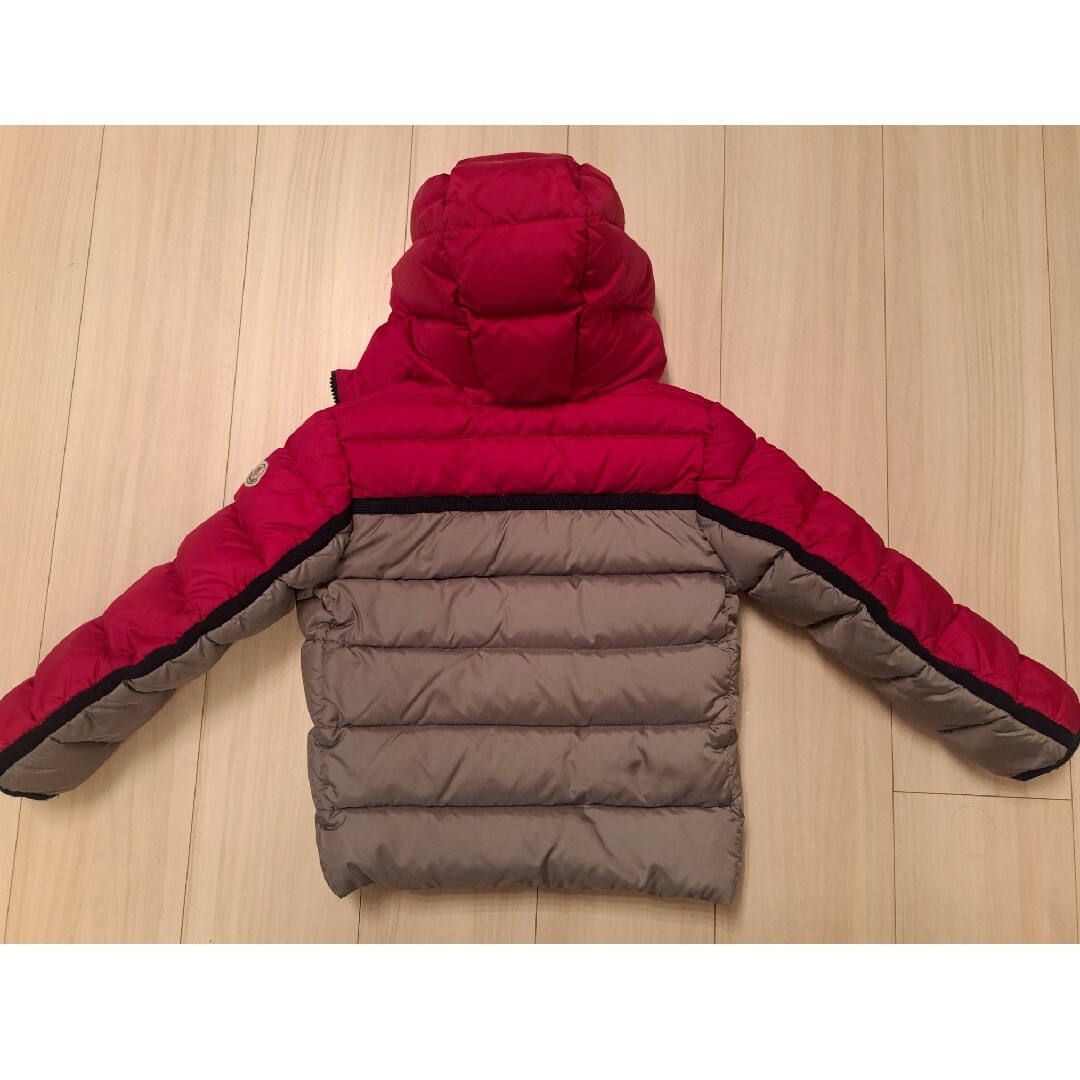 MONCLER(モンクレール)のMONCLER ダウン キッズ　5Y キッズ/ベビー/マタニティのキッズ服男の子用(90cm~)(ジャケット/上着)の商品写真