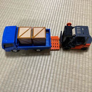 トヨタ　トラックとフォークリフトのセット