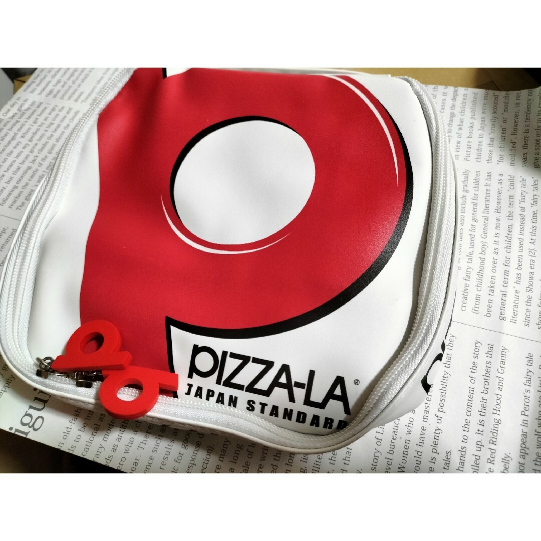 PIZZA-LA　ピザーラ　チロルチョコ　コーヒーヌガー　ポーチ レディースのファッション小物(ポーチ)の商品写真
