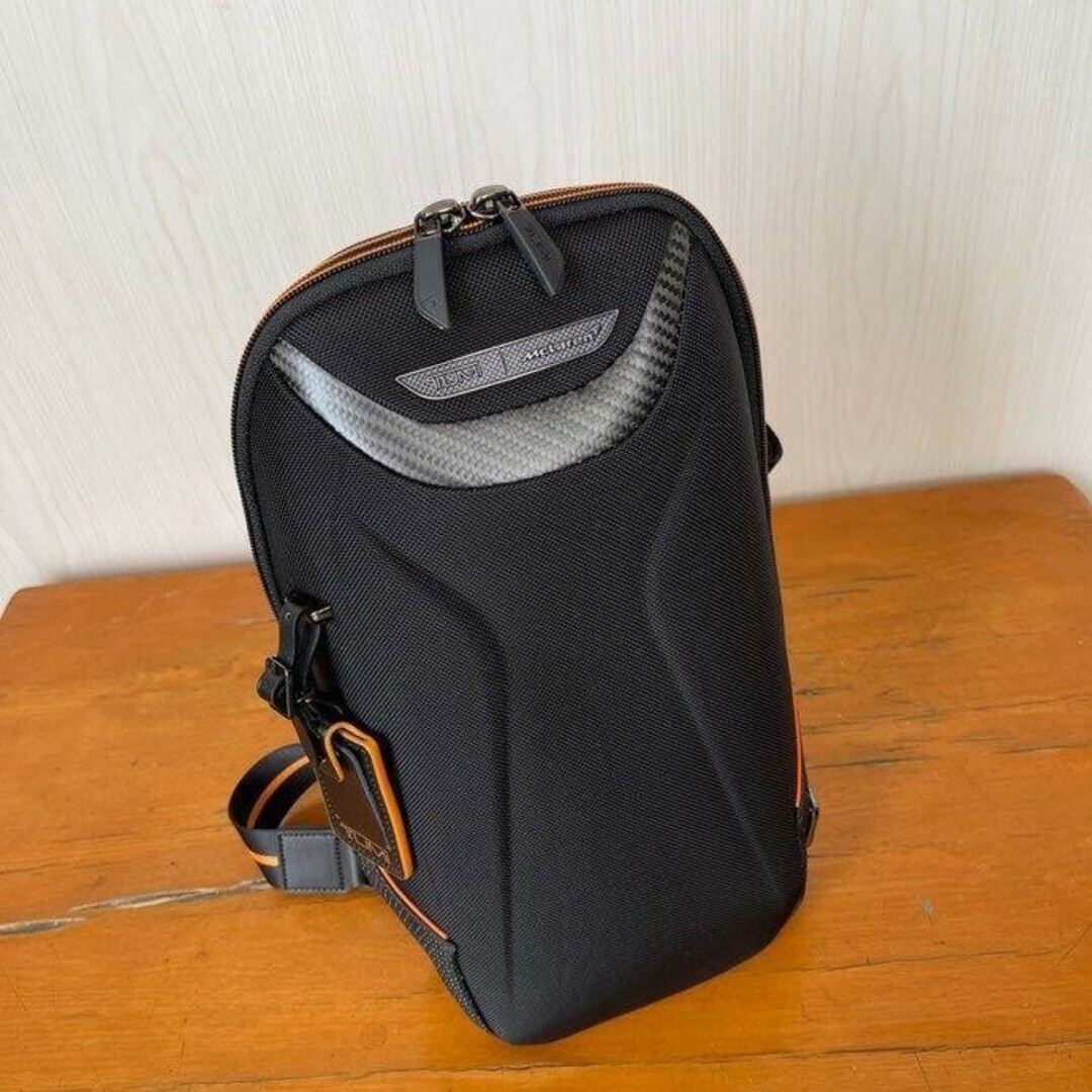 TUMI(トゥミ)のTUMI McLaren 「トルク」スリング ボディバッグ メンズのバッグ(ショルダーバッグ)の商品写真