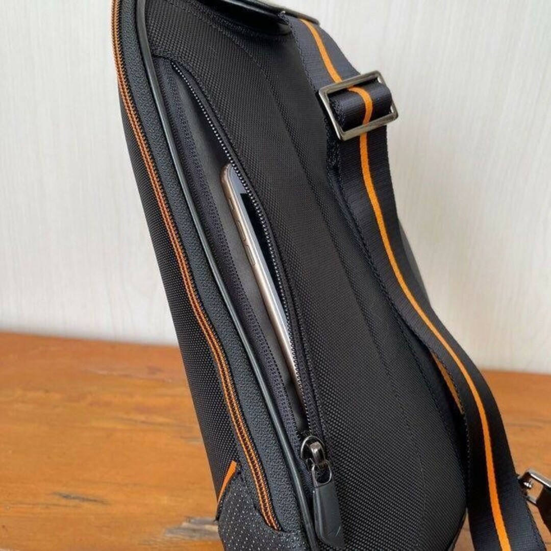 TUMI(トゥミ)のTUMI McLaren 「トルク」スリング ボディバッグ メンズのバッグ(ショルダーバッグ)の商品写真