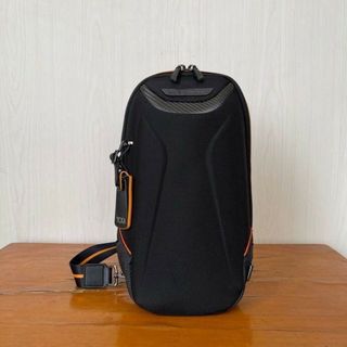 トゥミ(TUMI)のTUMI McLaren 「トルク」スリング ボディバッグ(ショルダーバッグ)