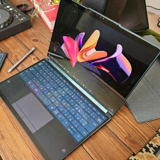 レノボ(Lenovo)のYOGA Book 9 13IRU8 USキーボード(ノートPC)