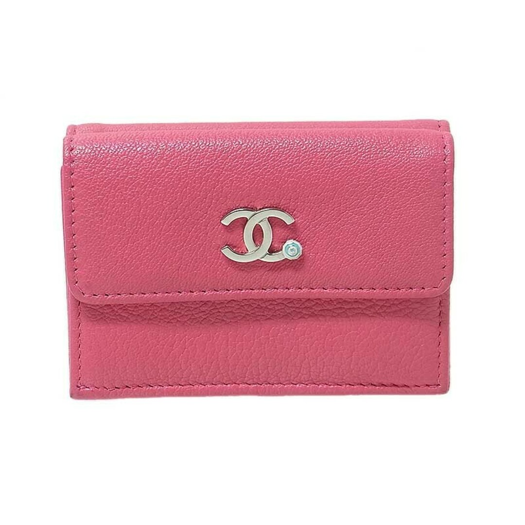 CHANEL(シャネル)の　シャネル CHANEL ラッキーアンブレラ コンパクト ウォレット AP0264 ピンク 型押しレザー レディース 三つ折り財布 レディースのファッション小物(財布)の商品写真