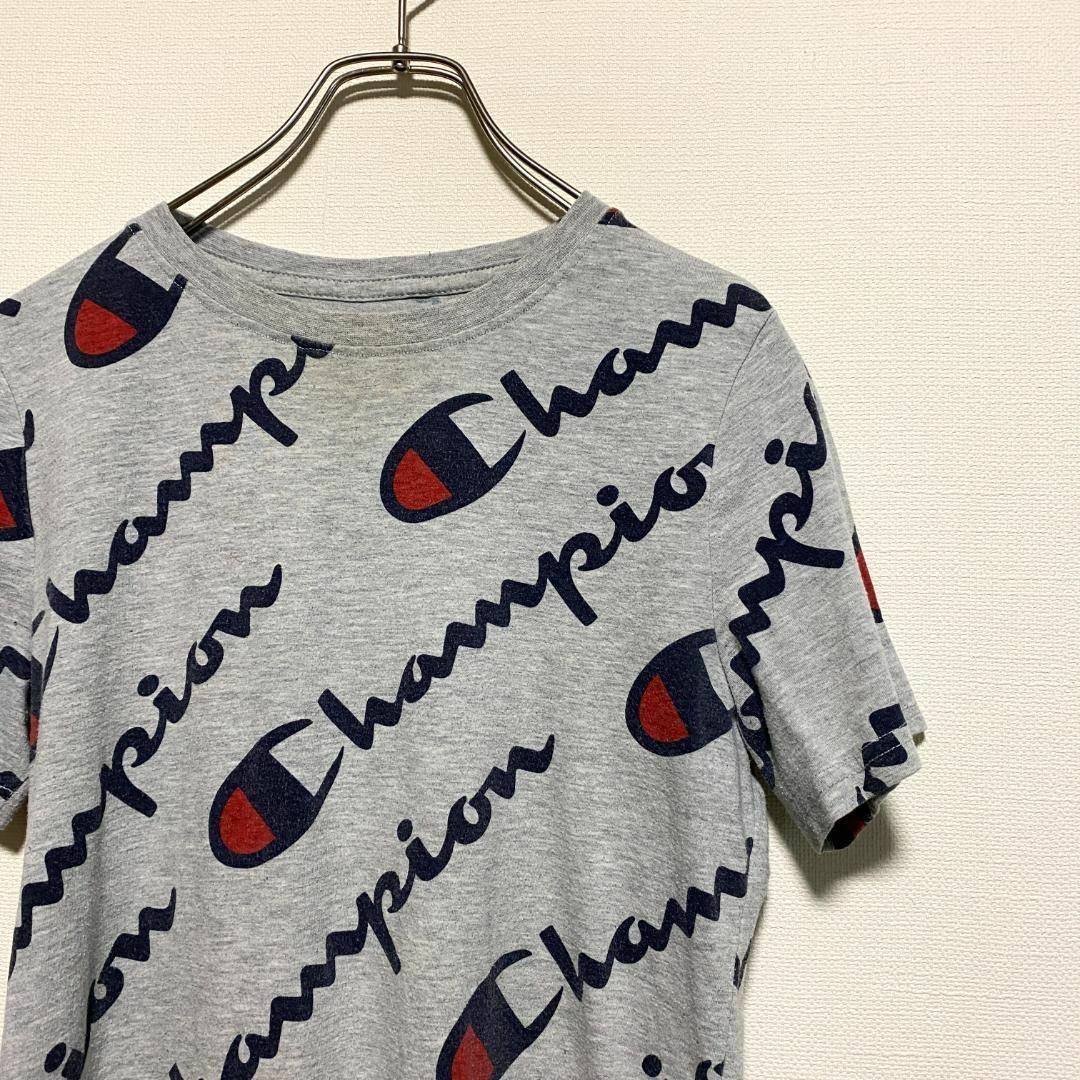 Champion(チャンピオン)のアメリカ古着　子供服 champion チャンピオン　半袖　Tシャツ　総柄　ロゴ キッズ/ベビー/マタニティのキッズ服男の子用(90cm~)(Tシャツ/カットソー)の商品写真