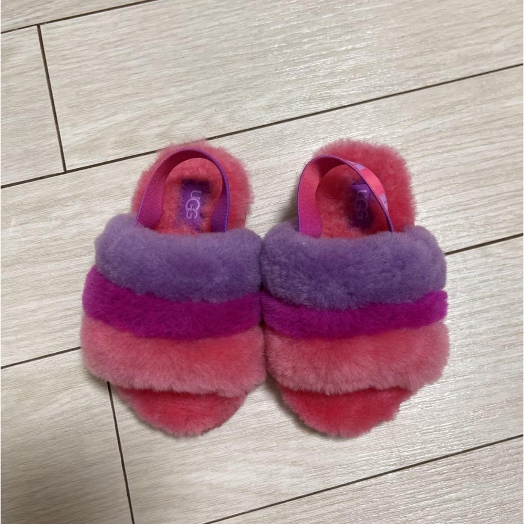 UGG(アグ)のUGG ピンク　ファーサンダル　14.5センチ キッズ/ベビー/マタニティのベビー靴/シューズ(~14cm)(サンダル)の商品写真