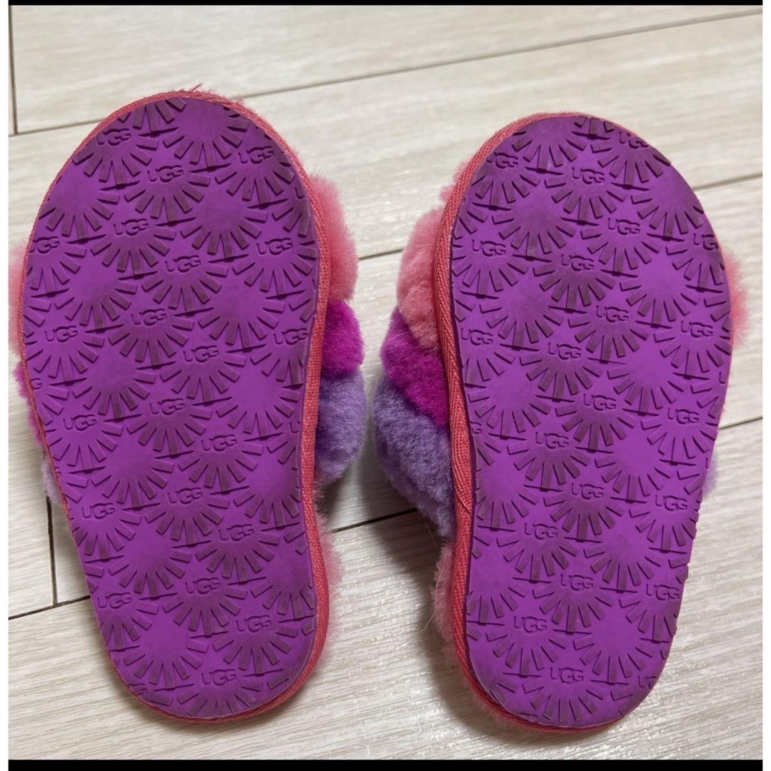 UGG(アグ)のUGG ピンク　ファーサンダル　14.5センチ キッズ/ベビー/マタニティのベビー靴/シューズ(~14cm)(サンダル)の商品写真