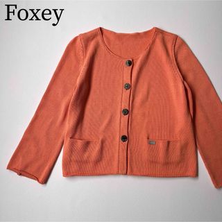 フォクシーニューヨーク(FOXEY NEW YORK)の美品　FOXEY NEWYORK フォクシー　ニットカーディガン　ロゴプレート(カーディガン)