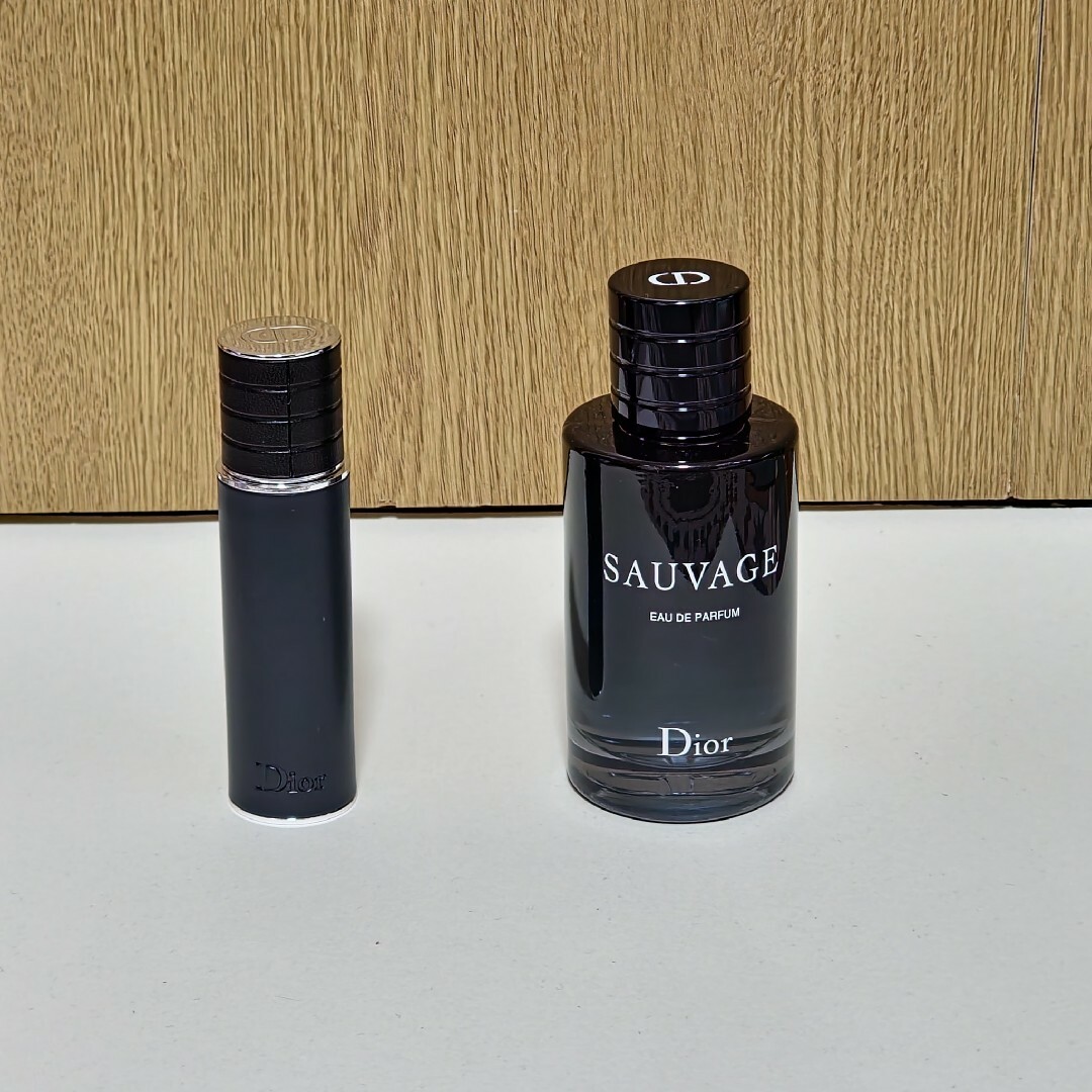 Dior(ディオール)のDIOR ソヴァージュ オードゥパルファン100ml トラベルスプレー付き コスメ/美容の香水(香水(男性用))の商品写真