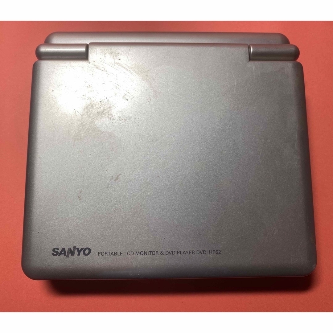 【ジャンク品】SANYOポータブルDVDプレーヤー DVD-HP62 スマホ/家電/カメラのテレビ/映像機器(DVDプレーヤー)の商品写真