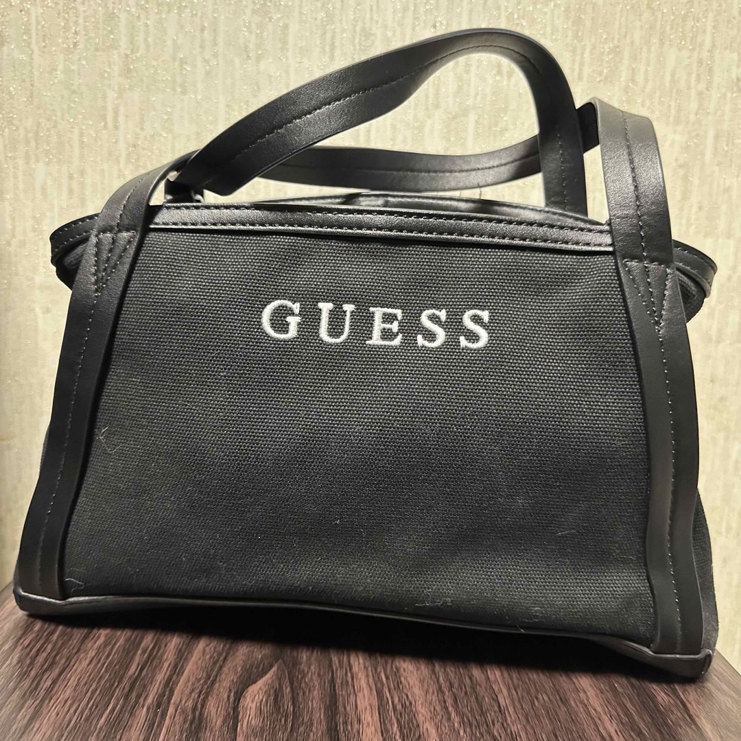 GUESS(ゲス)のミニトートバッグ レディースのバッグ(トートバッグ)の商品写真