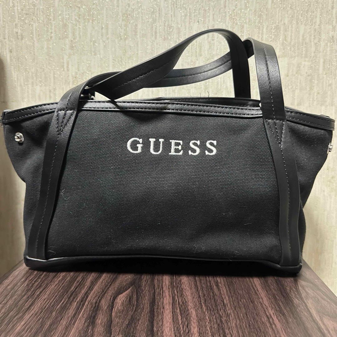 GUESS(ゲス)のミニトートバッグ レディースのバッグ(トートバッグ)の商品写真