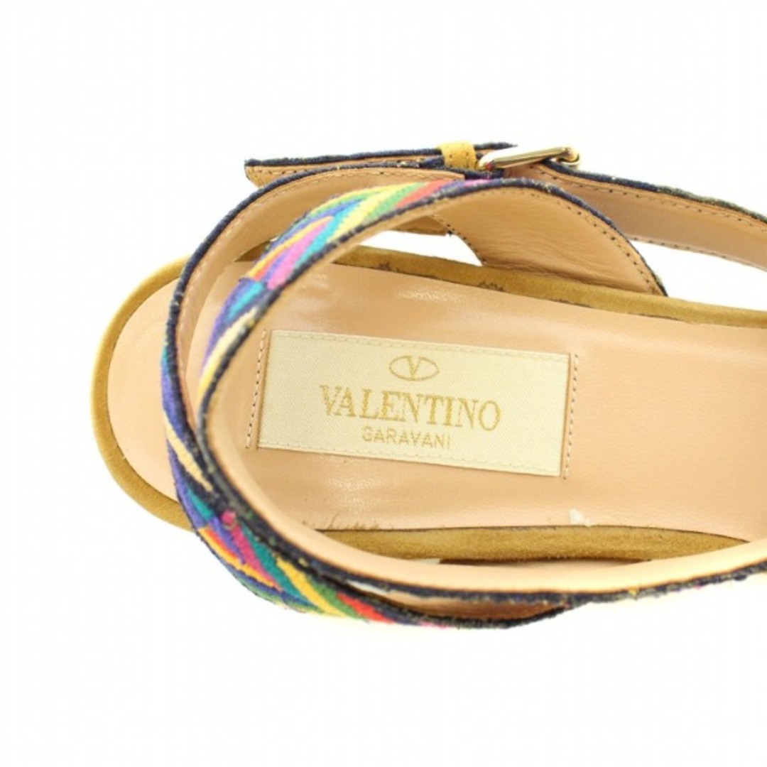 valentino garavani(ヴァレンティノガラヴァーニ)のヴァレンティノガラヴァーニ シェブロンブロックヒールアンクルストラップサンダル レディースの靴/シューズ(サンダル)の商品写真