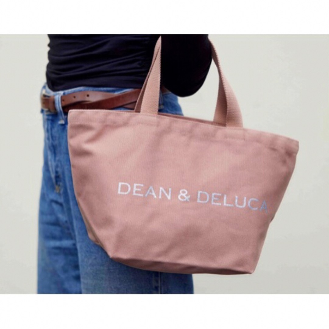 DEAN & DELUCA(ディーンアンドデルーカ)のDEAN & DELUCAチャリティートート 2023 コーラル L・Sセット レディースのバッグ(トートバッグ)の商品写真