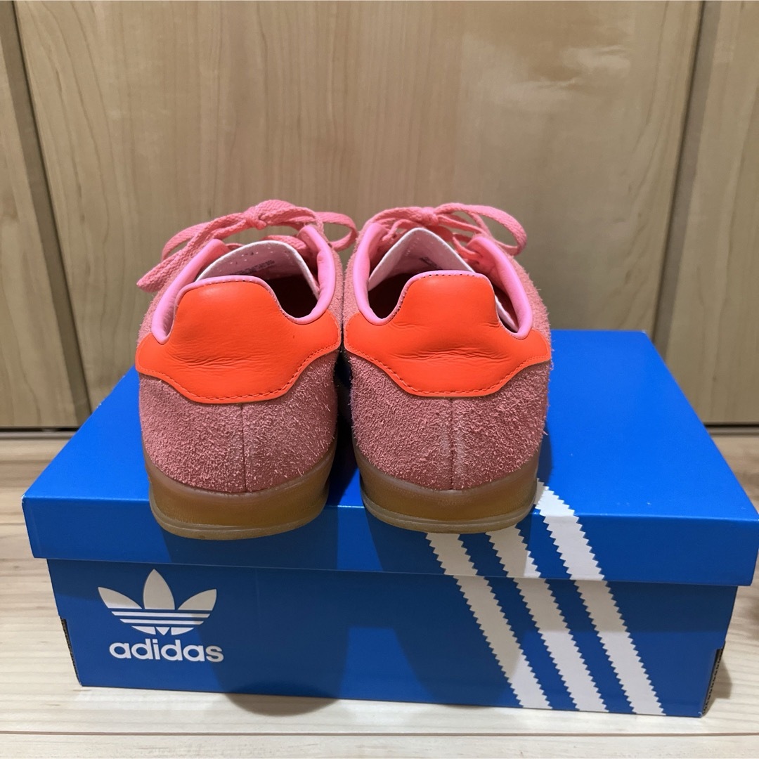 adidas(アディダス)の一度短時間着用　24cm アディダス ガゼル インドア ピンク　スニーカー レディースの靴/シューズ(スニーカー)の商品写真