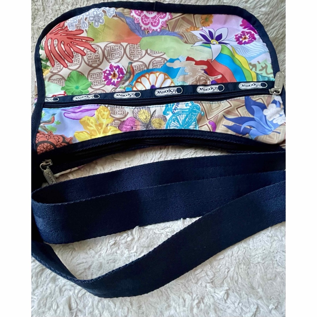 LeSportsac(レスポートサック)の美品✨レスポートサック  ホーボーショルダー　華やかなマルチカラー和風柄 レディースのバッグ(ショルダーバッグ)の商品写真