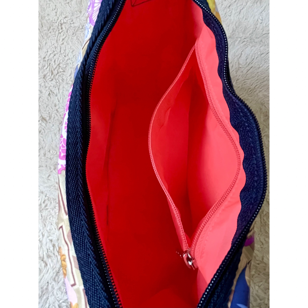 LeSportsac(レスポートサック)の美品✨レスポートサック  ホーボーショルダー　華やかなマルチカラー和風柄 レディースのバッグ(ショルダーバッグ)の商品写真