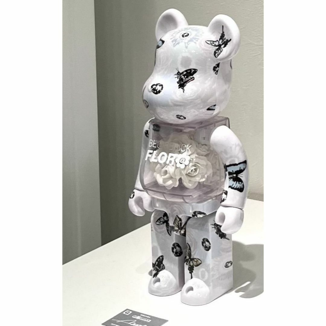 BE@RBRICK(ベアブリック)の新品 FLOR@ #2 White BE@RBRICK 400% ベアブリック エンタメ/ホビーのフィギュア(その他)の商品写真