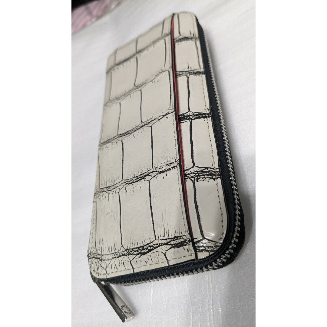 CROIX ROYALクロワロワイヤル、長財布、クロコダイルの型押し、外側白色 レディースのファッション小物(財布)の商品写真