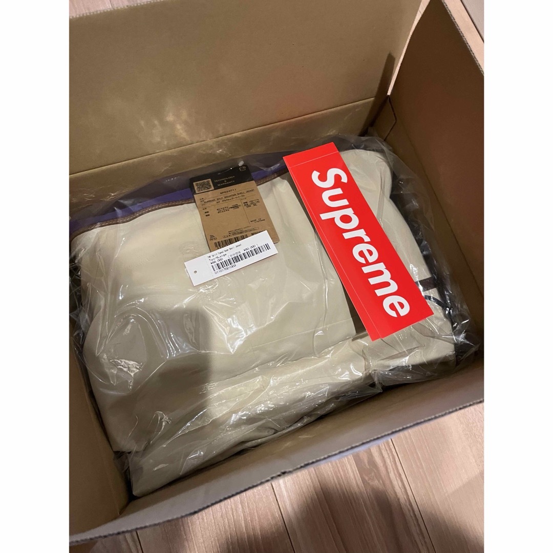 Supreme(シュプリーム)のSupreme The North Face Split Taped Seam メンズのジャケット/アウター(マウンテンパーカー)の商品写真