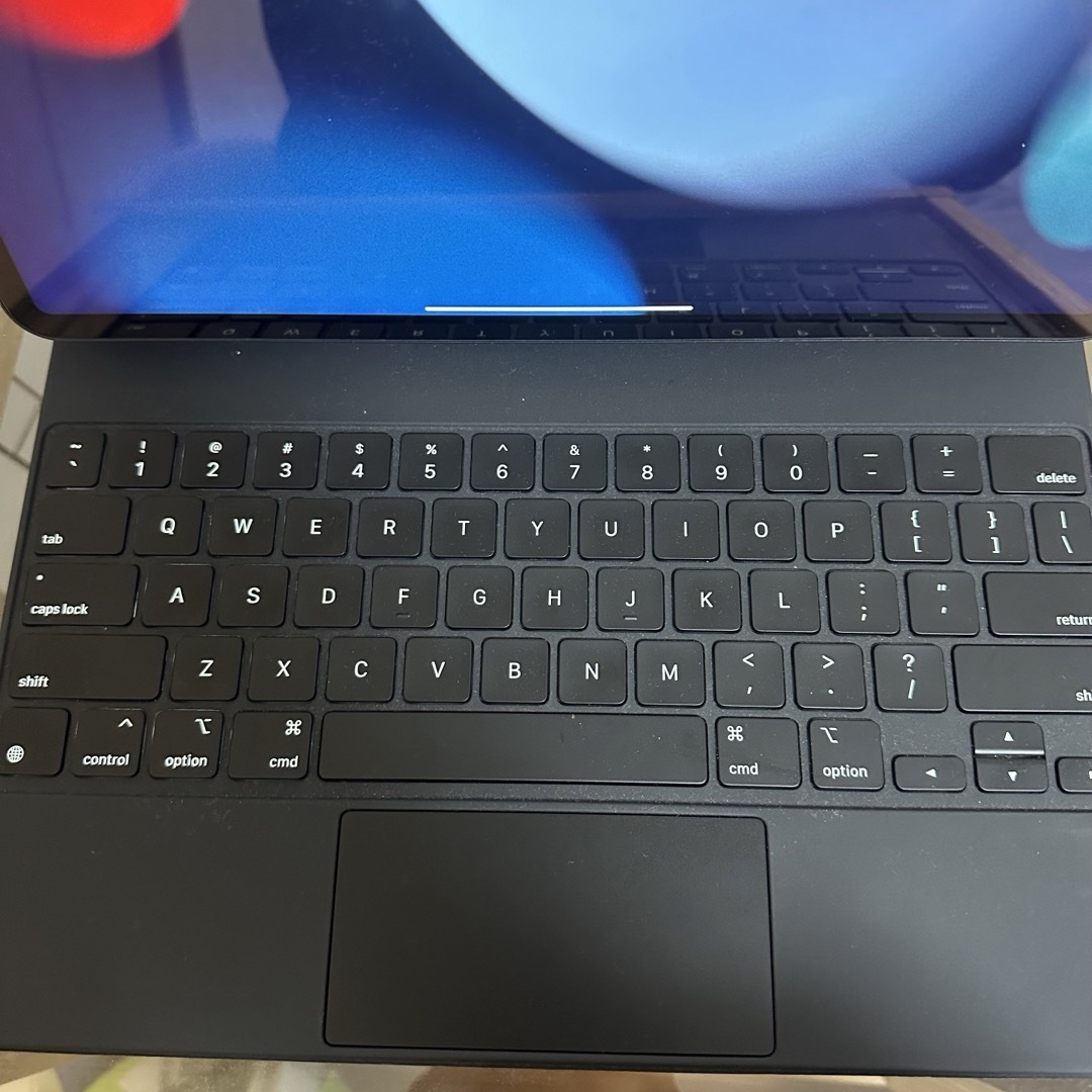 Apple(アップル)のiPad Pro 5世代12.9 Magic Keyboard セット スマホ/家電/カメラのPC/タブレット(タブレット)の商品写真