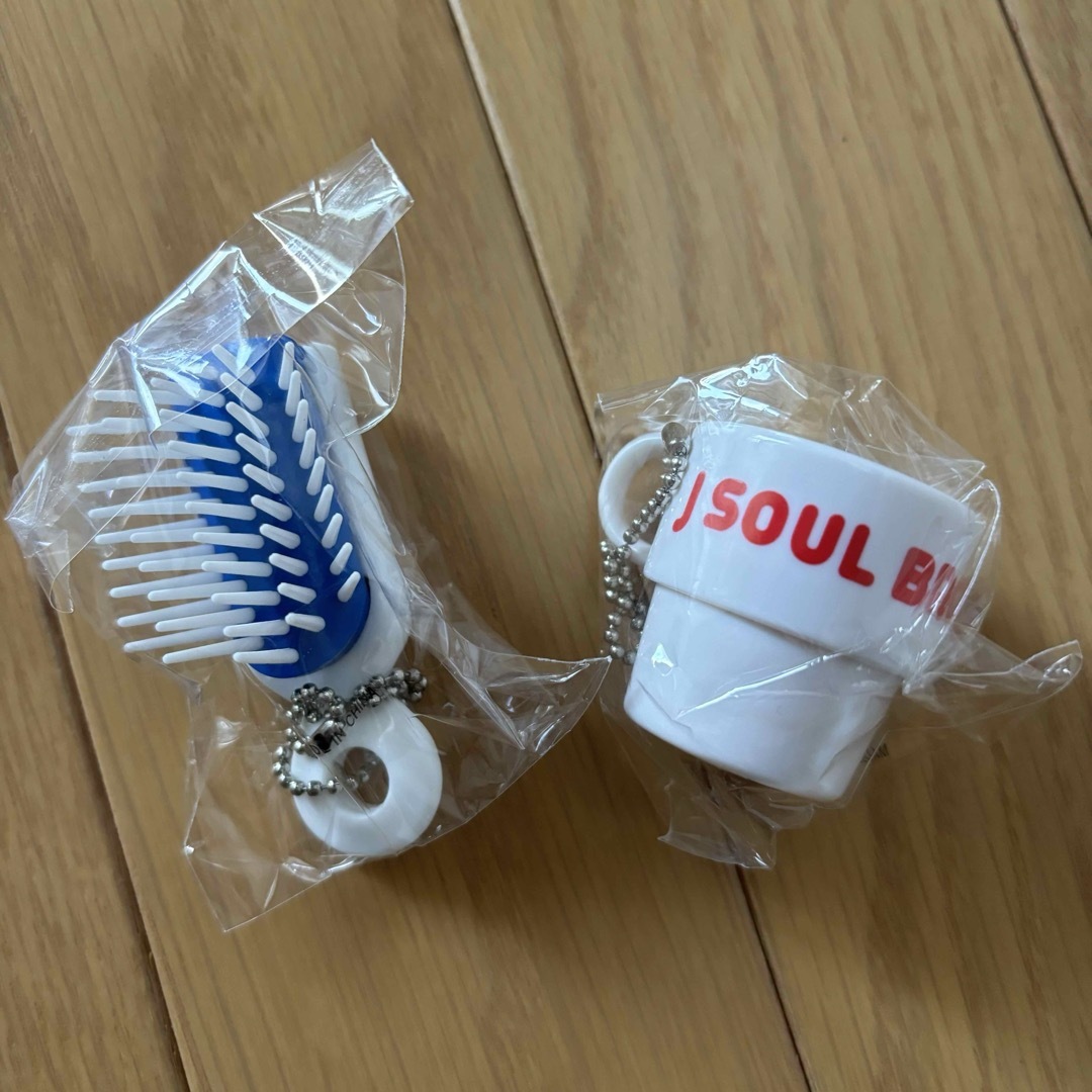 三代目 J Soul Brothers(サンダイメジェイソウルブラザーズ)の【新品未使用】 三代目  ヘアバンド  ロールシール  ガチャ エンタメ/ホビーのタレントグッズ(ミュージシャン)の商品写真