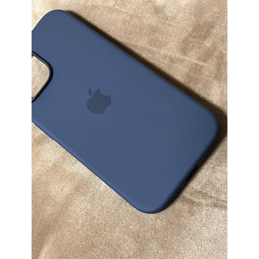 Apple(アップル)の【美品】純正 iPhone 15 シリコンケース・ブラック スマホ/家電/カメラのスマホアクセサリー(iPhoneケース)の商品写真