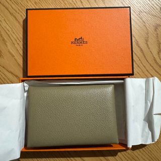 エルメス(Hermes)の【ほぼ未使用】B刻印　エルメス　カルヴィ　エトゥープ　カードケース(財布)