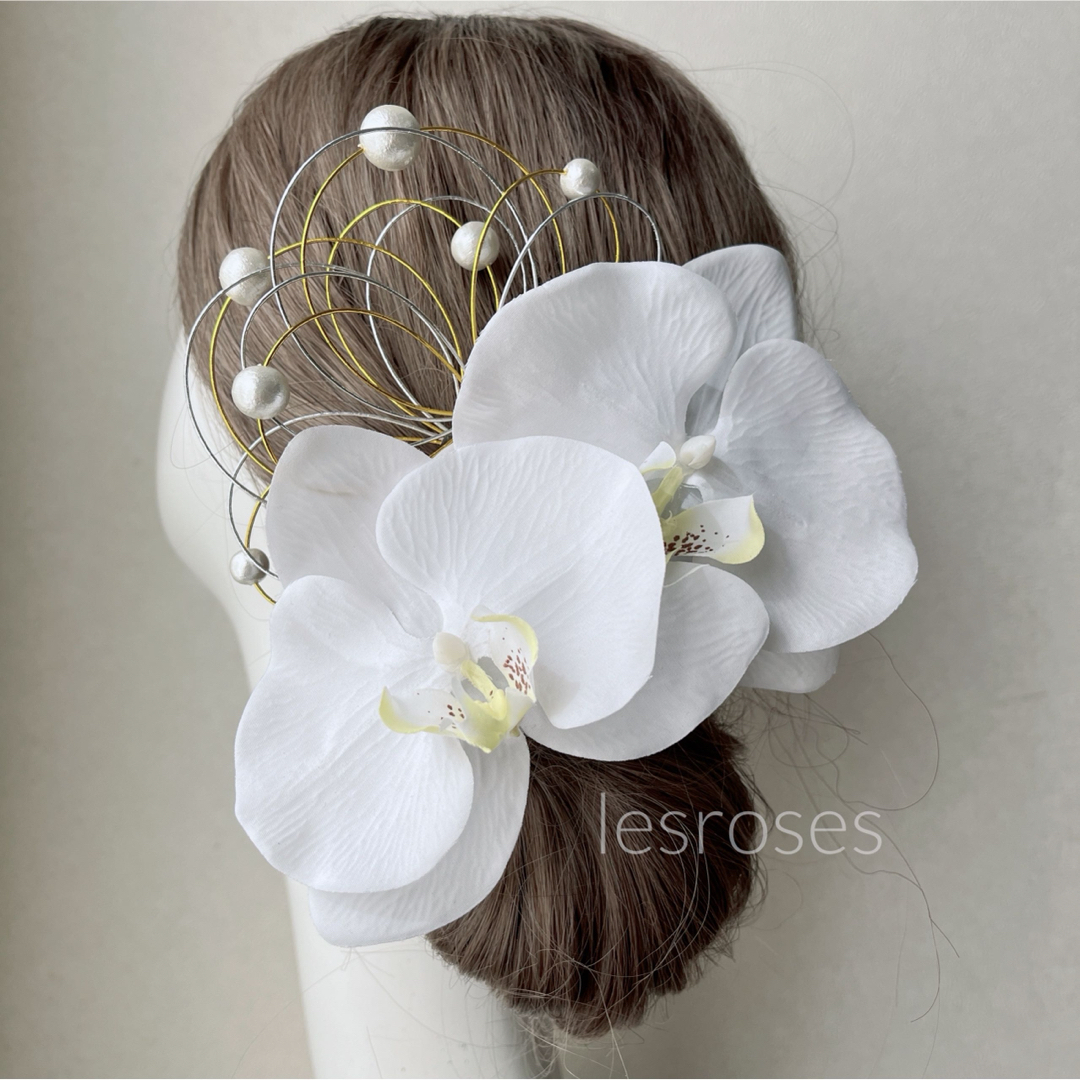 胡蝶蘭の髪飾り　白無垢　打掛　成人式　和婚　髪飾り レディースのヘアアクセサリー(その他)の商品写真