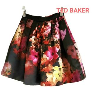 テッドベイカー(TED BAKER)の美品　TED BAKER   パニエ付きフレアースカート(ひざ丈スカート)