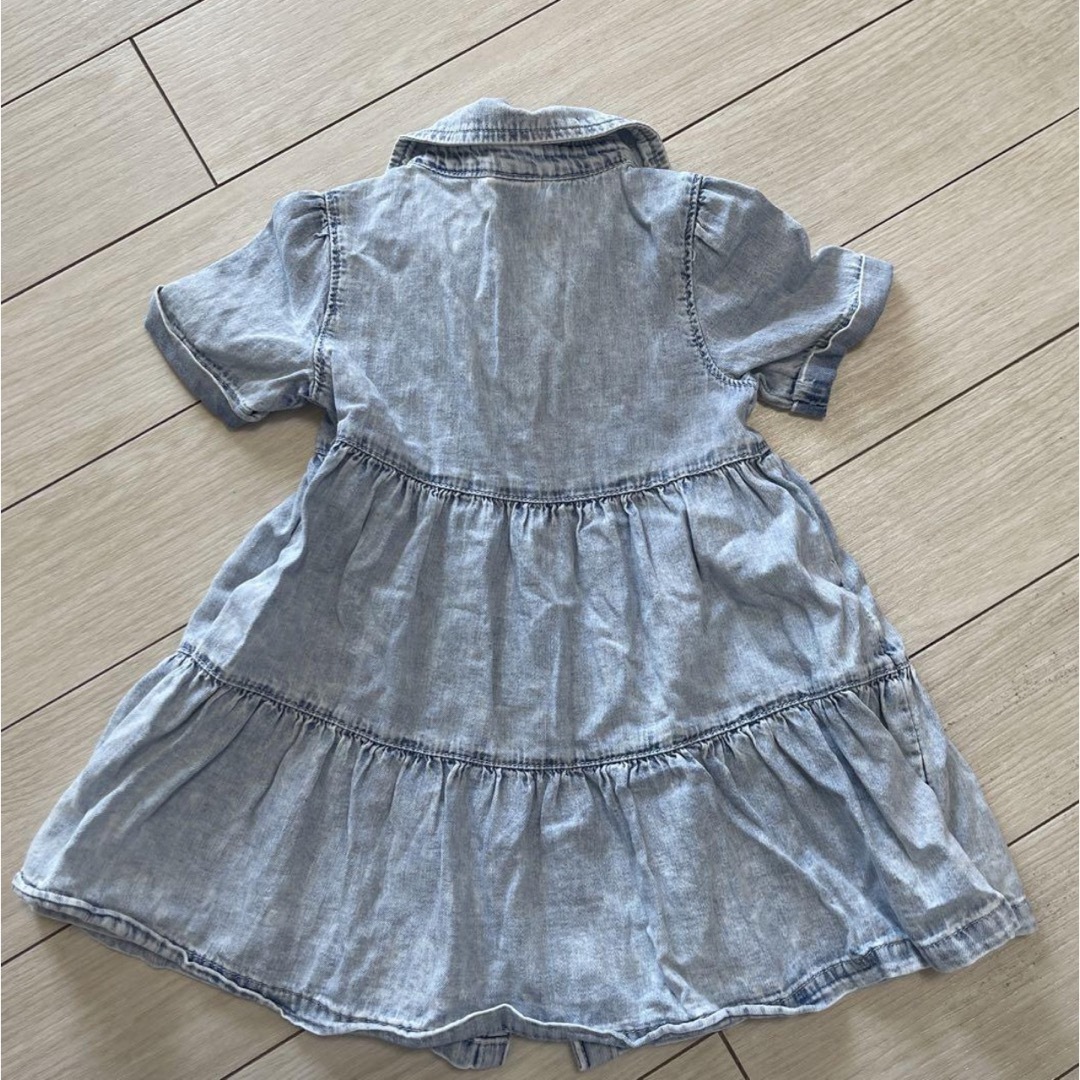 babyGAP(ベビーギャップ)のBaby GAP デニムワンピース　90センチ キッズ/ベビー/マタニティのキッズ服女の子用(90cm~)(ワンピース)の商品写真