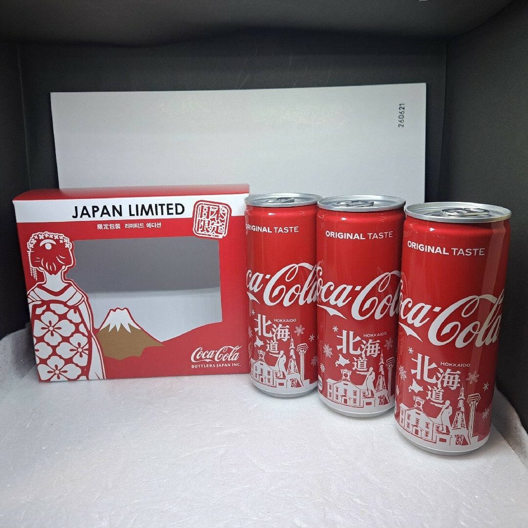 コカ・コーラ(コカコーラ)の【 コカ・コーラ★普通缶 】【 新品】【 北海道★3 本】【東京★化粧箱★1個】 食品/飲料/酒の飲料(ソフトドリンク)の商品写真