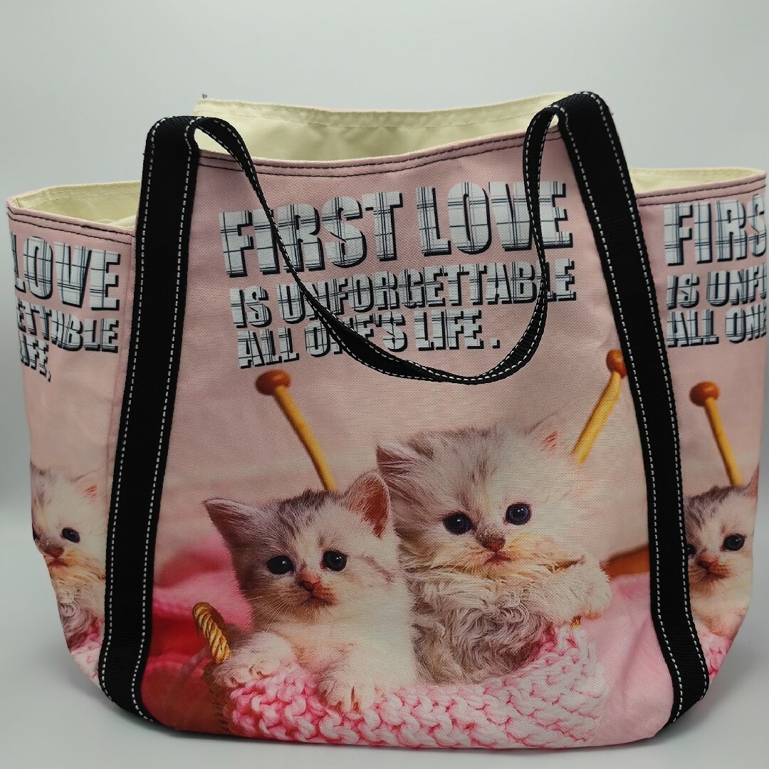保冷バッグ・保温バッグ 猫柄 たっぷり入るバルーンバッグ 子猫と毛糸 | フリマアプリ ラクマ