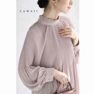 カワイイ(cawaii)の【新品タグ付き】S~3L対応 美しいボレロ風ラインのプリーツブラウストップス(シャツ/ブラウス(長袖/七分))