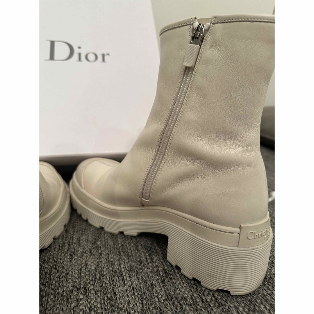 Dior(ディオール)のDiorショートブーツ レディースの靴/シューズ(ブーツ)の商品写真