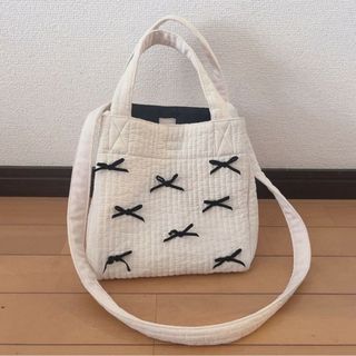 ジプソフィラ(GYPSOPHILA)のジプソフィア☆gypsohila☆リボンバッグ☆town bag S☆ホワイト(トートバッグ)