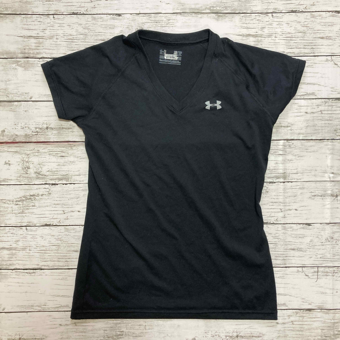 UNDER ARMOUR(アンダーアーマー)のアンダーアーマー　Vネック　ブラック　黒　XS レディースのトップス(Tシャツ(半袖/袖なし))の商品写真